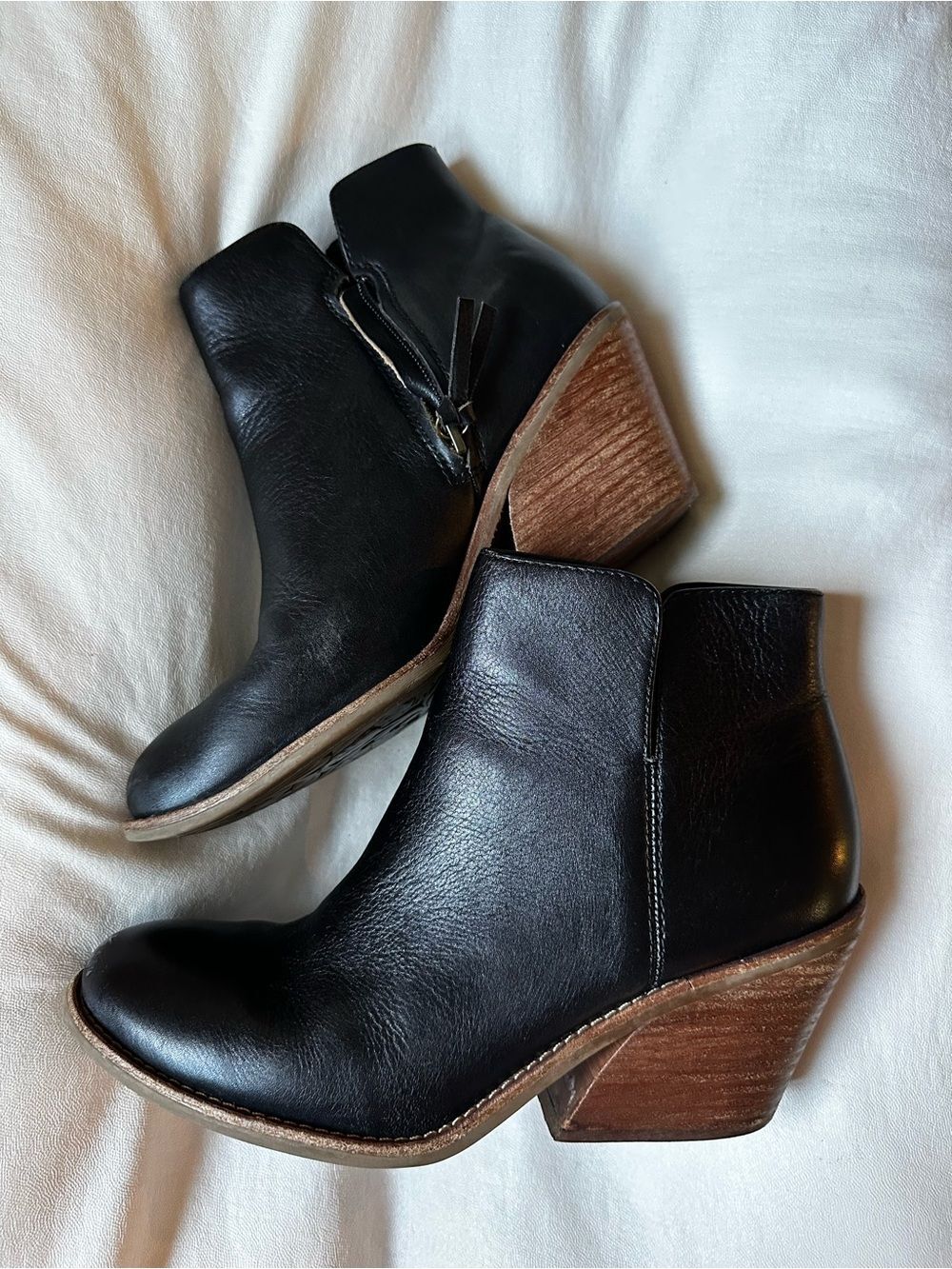 Söfft Shoes Classic Black Leather Women's Ankle Boots Block Heel